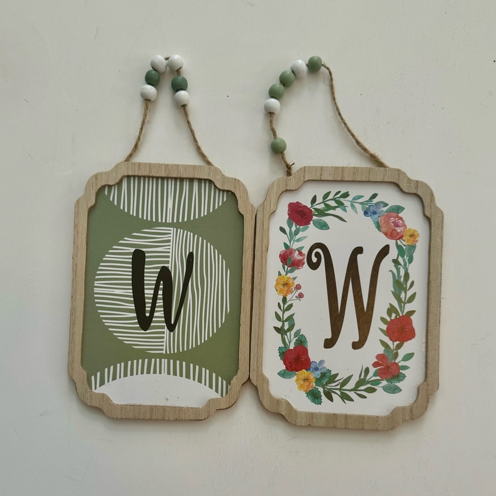 4/$20 2 - craft Co., Ltd W Floral/stripes Monogram Plaque Sign Letters 6.5x4.75”